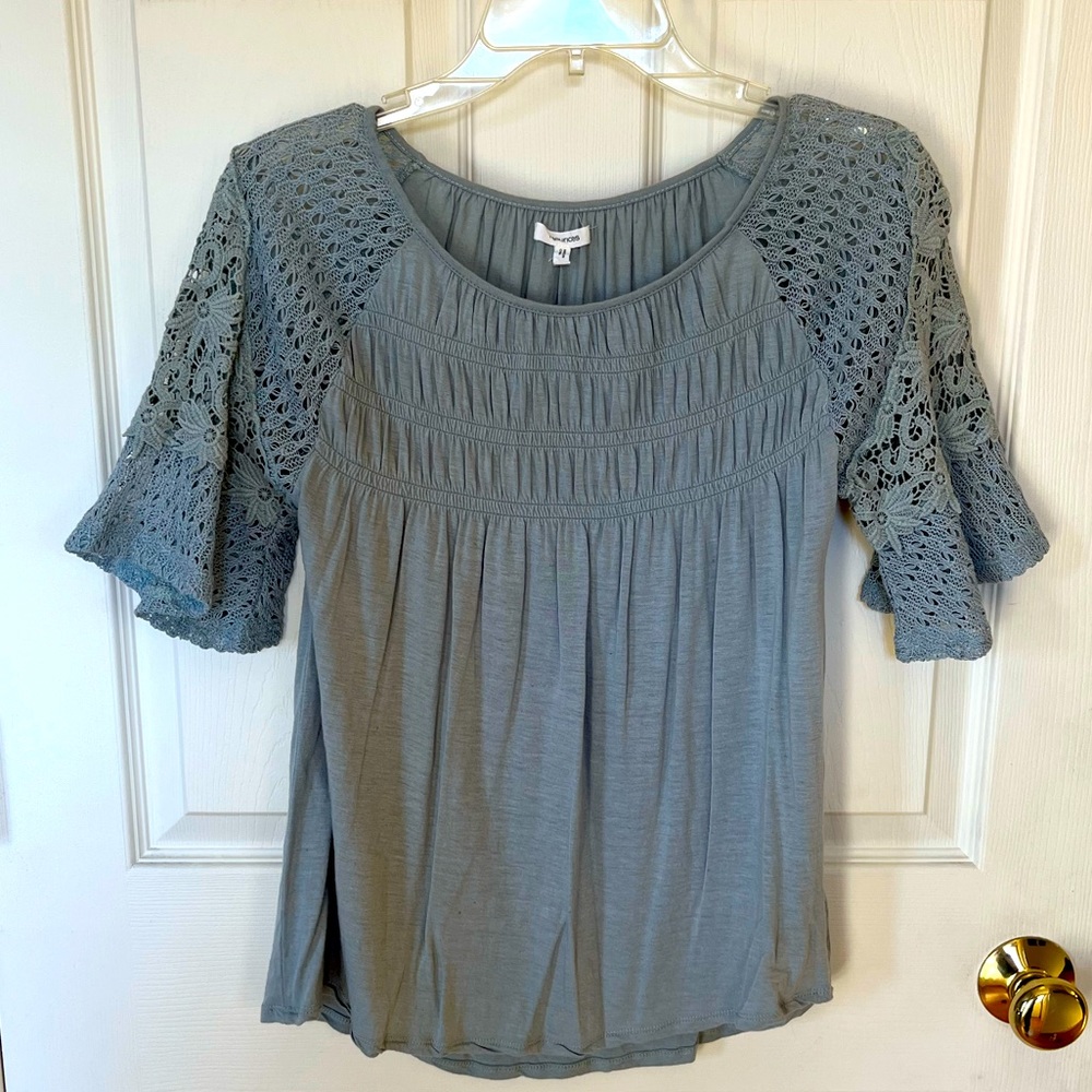 Women’s blue blouse with puffy lace 3/4 sleeves